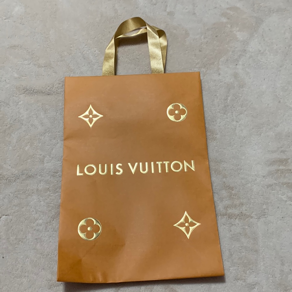 COLLEGE SALE LOUIS VUITTON GIFT BAG